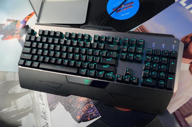 末日铁拳无后摇,末日铁拳e技能