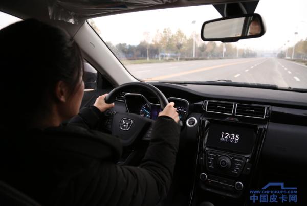 跟踪女司机江铃驭胜S330SUV试驾体验专访
