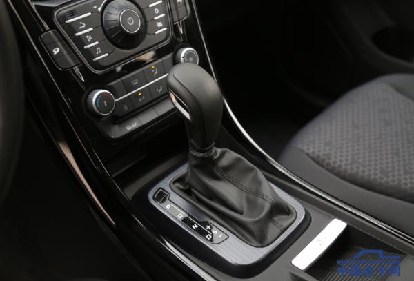 跟踪女司机江铃驭胜S330SUV试驾体验专访