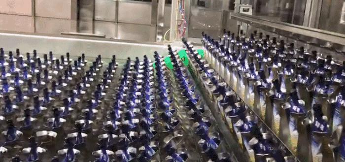 跟着果倍爽在直升机上俯瞰鸟巢，零距离探秘果汁生产！