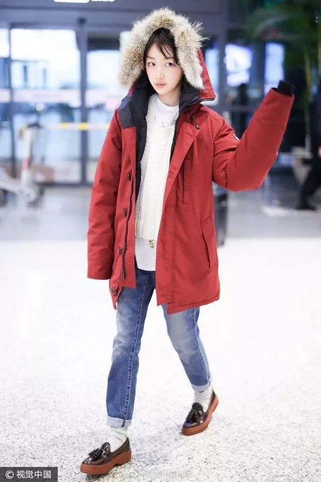 鹿晗刘昊然同款羽绒服,刘昊然中戏羽绒服机场