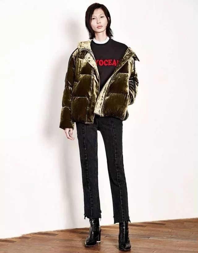 鹿晗刘昊然同款羽绒服,刘昊然中戏羽绒服机场