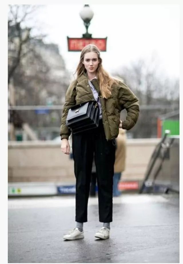 鹿晗刘昊然同款羽绒服,刘昊然中戏羽绒服机场