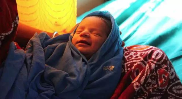 为保护孩子惨遭欺负,为了孩子甘愿被人欺负