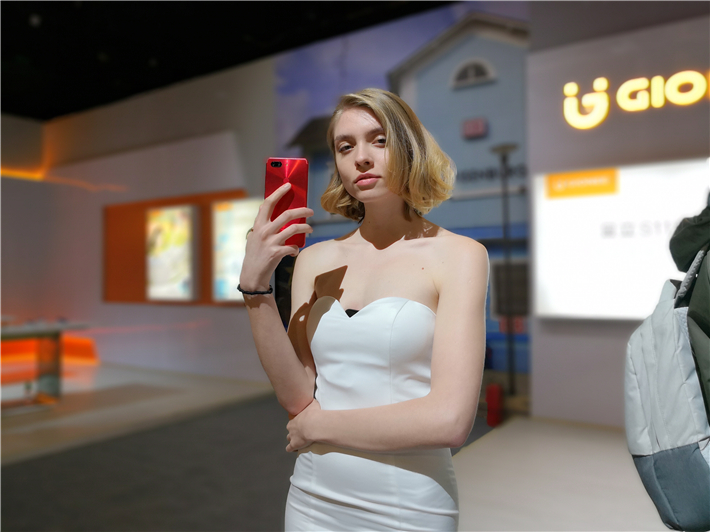 金立创新发布8款全面屏手机新品,全面屏2.0明年上半年到来