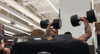 胸肌训练促进胸肌增长,专注上胸肌训练让胸肌更宽阔饱满