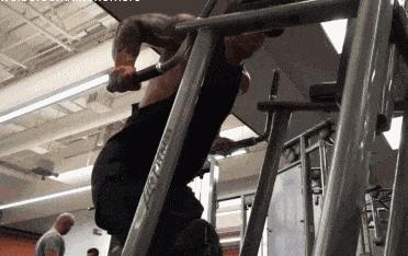 胸肌训练促进胸肌增长,专注上胸肌训练让胸肌更宽阔饱满