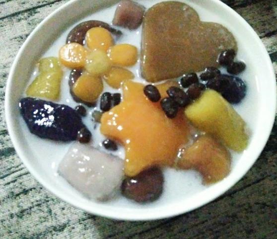 每次去店里都点一个菜吃好多米饭,糖水店芋圆哪种好吃