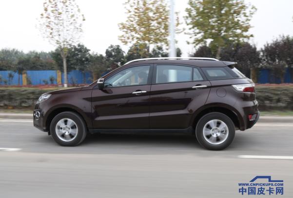 跟踪女司机江铃驭胜S330SUV试驾体验专访