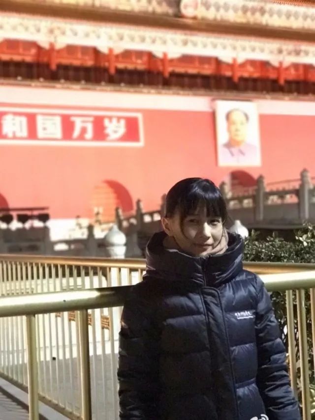 鹿晗刘昊然同款羽绒服,刘昊然中戏羽绒服机场