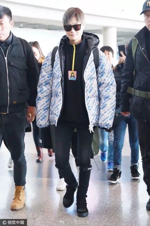 鹿晗刘昊然同款羽绒服,刘昊然中戏羽绒服机场