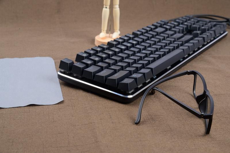 机械键盘基础款和炫酷,炫酷好样的机械键盘