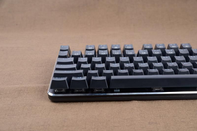 机械键盘基础款和炫酷,炫酷好样的机械键盘