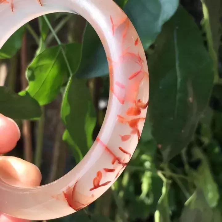 熹香坊带您领略冰飘南红的这一特质,连翡翠都比不上!