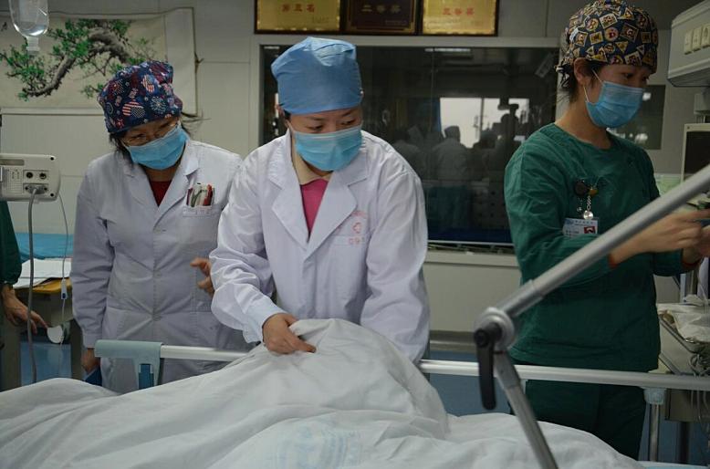 27岁产妇分娩“羊水栓塞”ICU住3天花10万仍然无力回天