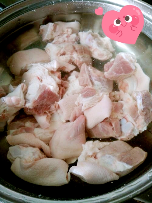 粤式花生莲藕猪脚汤,花生猪脚鸡爪汤