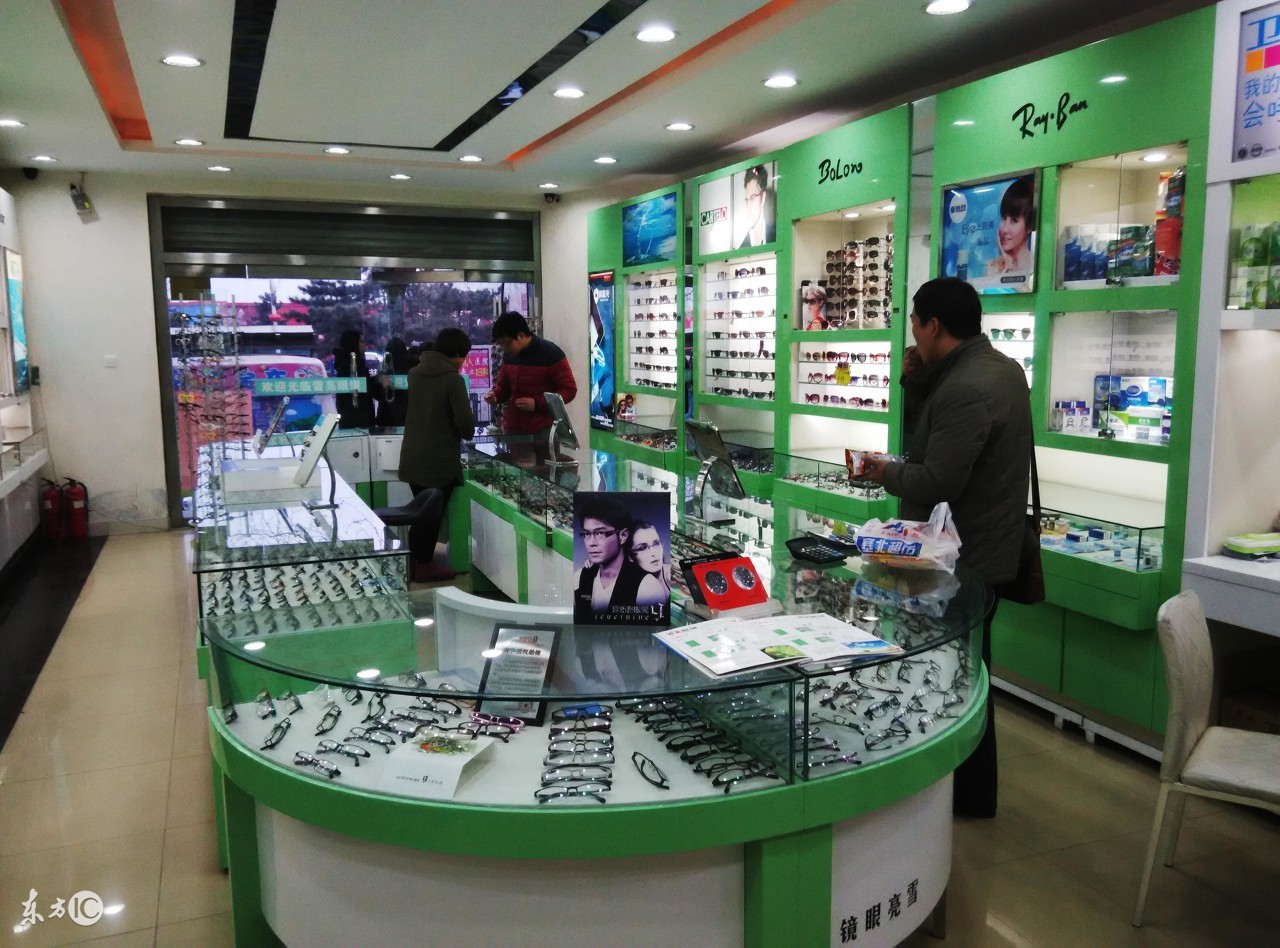 为什么眼镜店很少人去却不关门,为什么眼镜店很赚钱