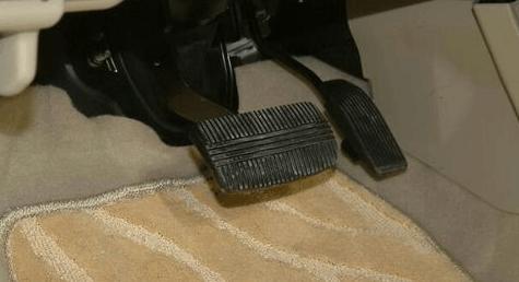 自动挡的车行驶中挂n挡会怎么样,哈弗h2自动挡挂不了挡怎么回事