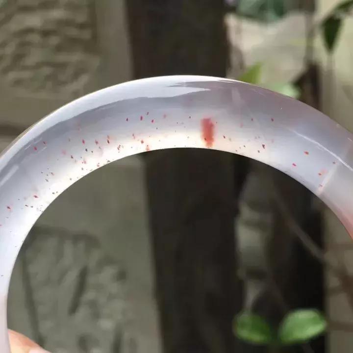 熹香坊带您领略冰飘南红的这一特质,连翡翠都比不上!