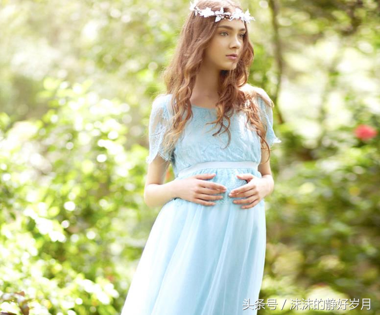 胎宝宝在肚子里是怎样的状态，除了B超，妈妈也能随时自我检查哦