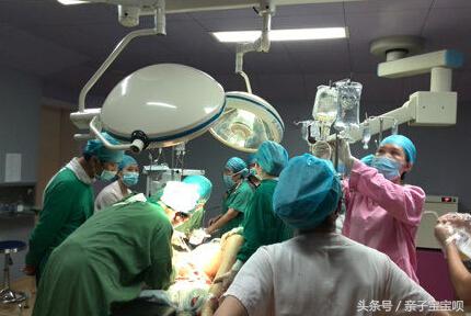 孕妇羊水栓塞失血8000,生孩子突发羊水栓塞会花很多钱吗