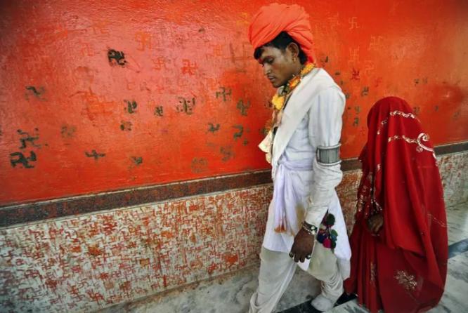 为保护孩子惨遭欺负,为了孩子甘愿被人欺负