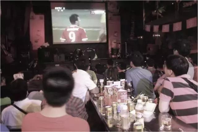 足球富有激情,足球既有激情也有温度