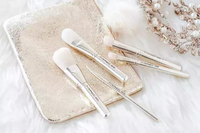 抛弃那些超级美的官方宣传图，圣诞限量还值不值得买？