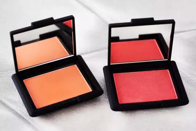 抛弃那些超级美的官方宣传图，圣诞限量还值不值得买？