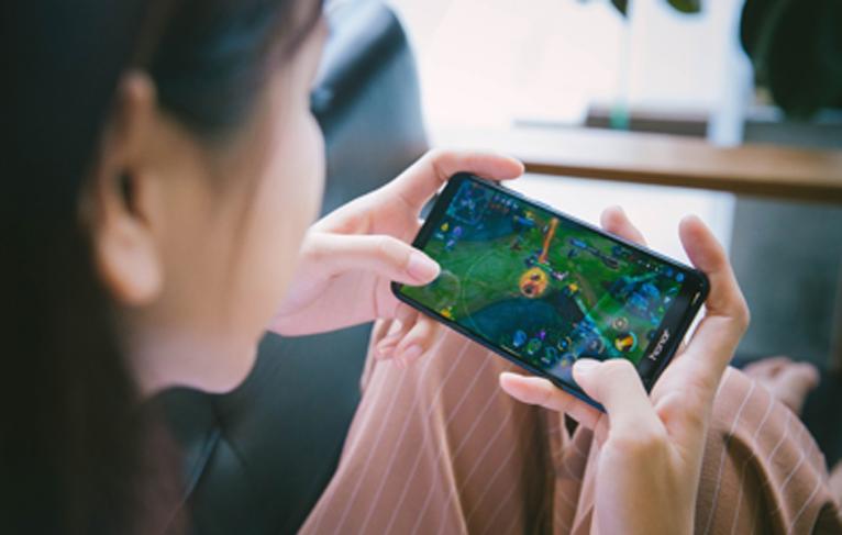 性能强悍千元机,荣耀7x对比畅玩7x