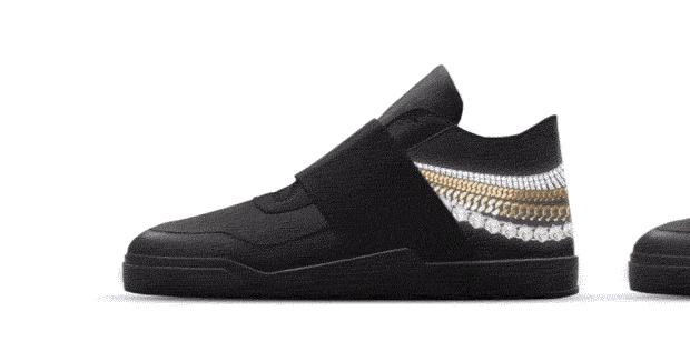 一双鞋摆在地上的表情包,两只鞋子表情包