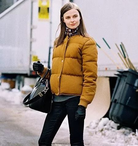 鹿晗刘昊然同款羽绒服,刘昊然中戏羽绒服机场