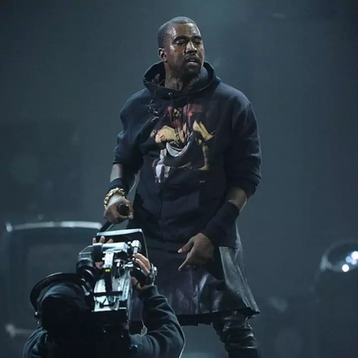 一件卫衣卖300多贵吗,一件卫衣穿两年逆袭