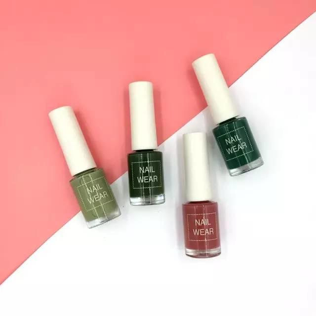 适合夏天显白的指甲油,显白大气夏款指甲油颜色推荐