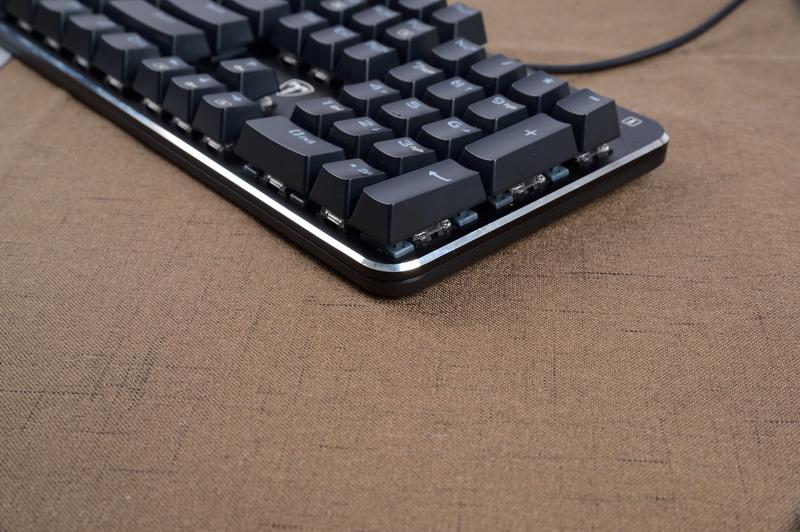 机械键盘基础款和炫酷,炫酷好样的机械键盘