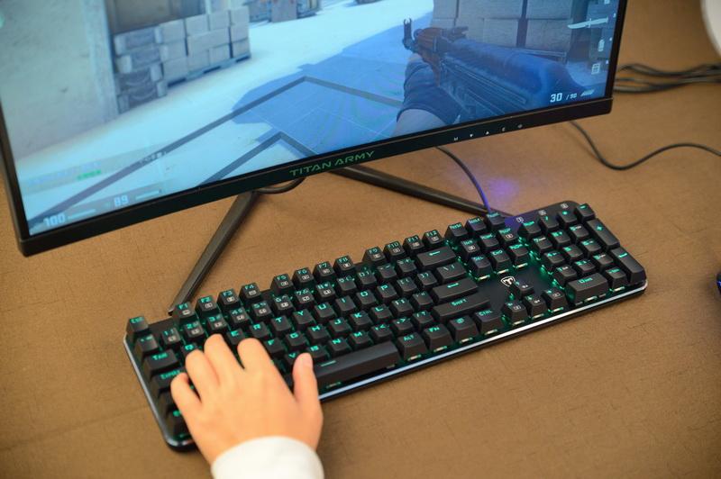 机械键盘基础款和炫酷,炫酷好样的机械键盘