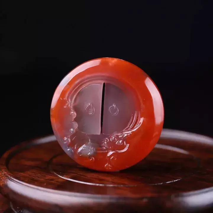 熹香坊带您领略冰飘南红的这一特质,连翡翠都比不上!