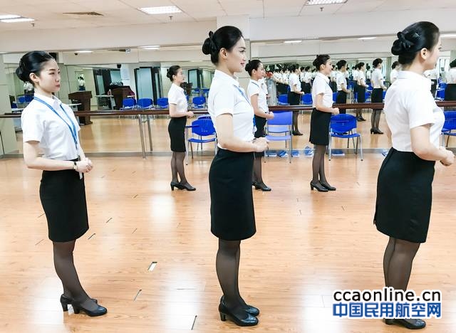 厦门航空首批台湾籍空姐上岗，厦航台籍青年就业千人计划实施中