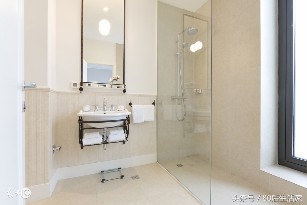 浴室整体淋浴房,淋浴房多功能设计