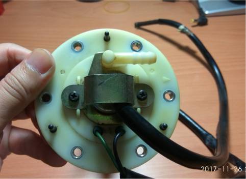 摩托车燃油泵滤网怎么换,摩托车更换汽油泵教程