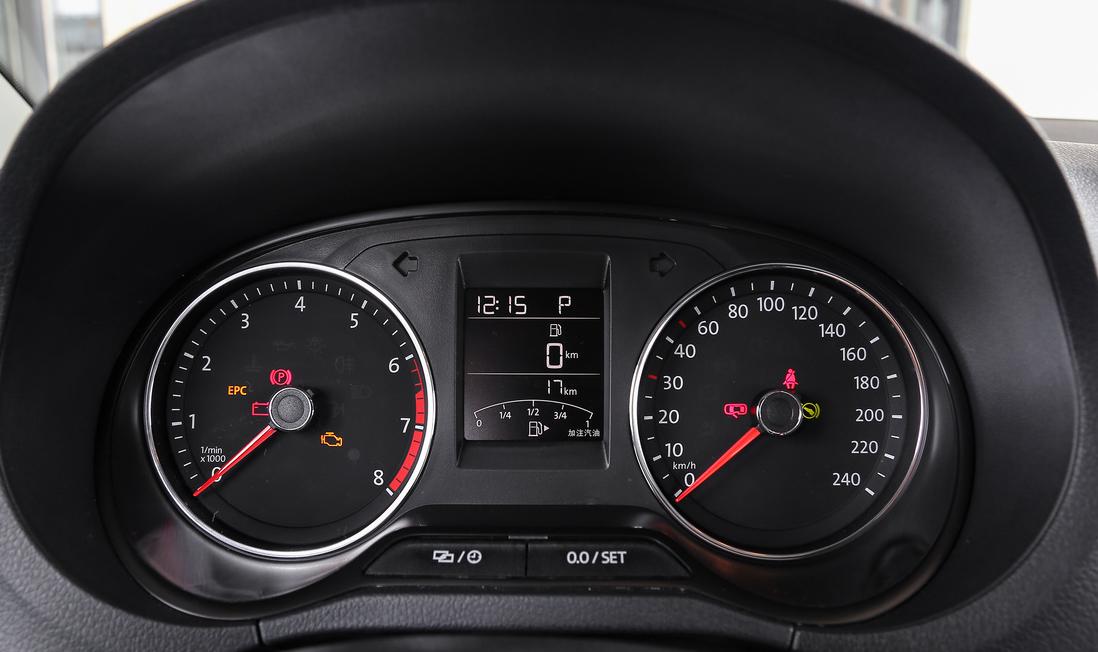 大众polo适合女生代步的敞篷车,代步上下班买polo还是飞度