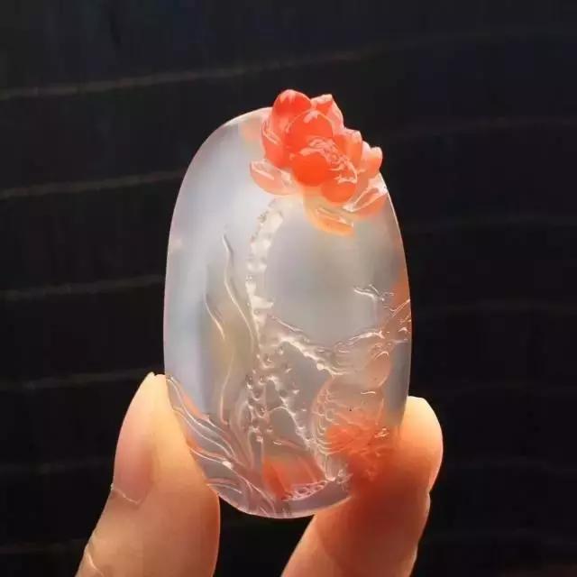 熹香坊带您领略冰飘南红的这一特质,连翡翠都比不上!