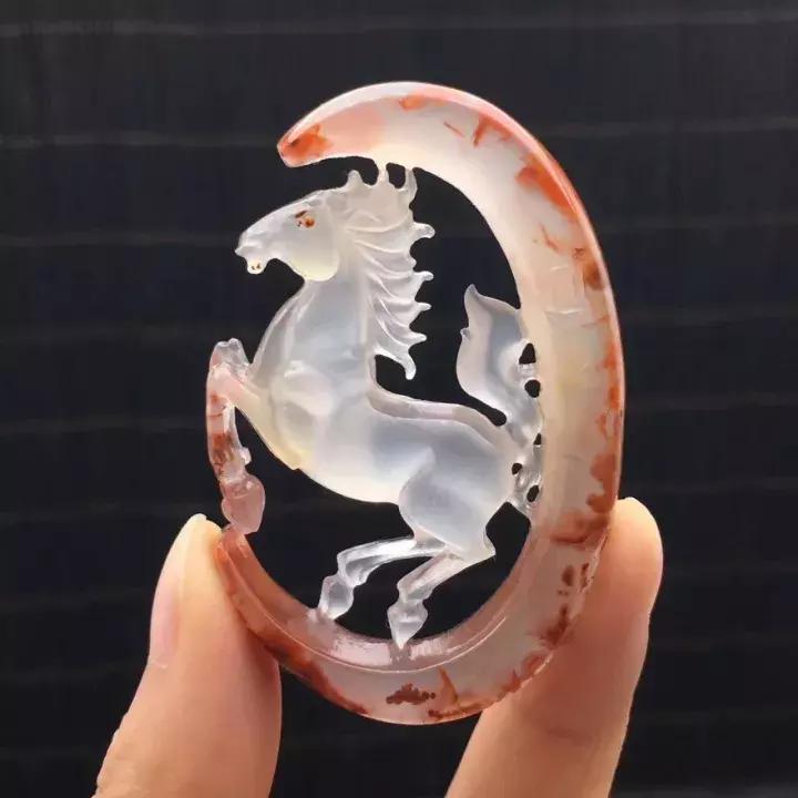 熹香坊带您领略冰飘南红的这一特质,连翡翠都比不上!