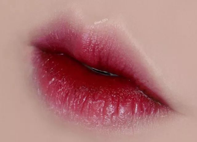 秋冬必入的5支口红显白显气质,勃艮第红口红适合什么肤色