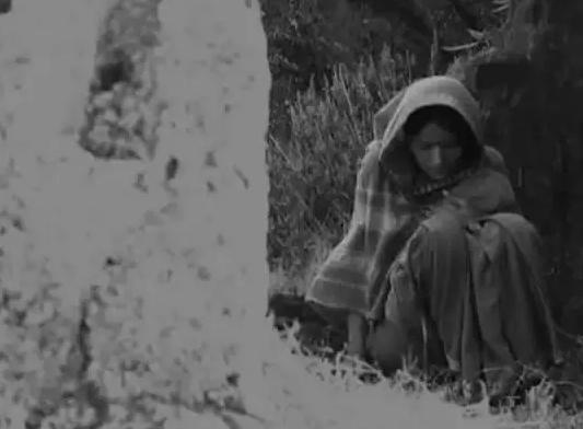 为保护孩子惨遭欺负,为了孩子甘愿被人欺负