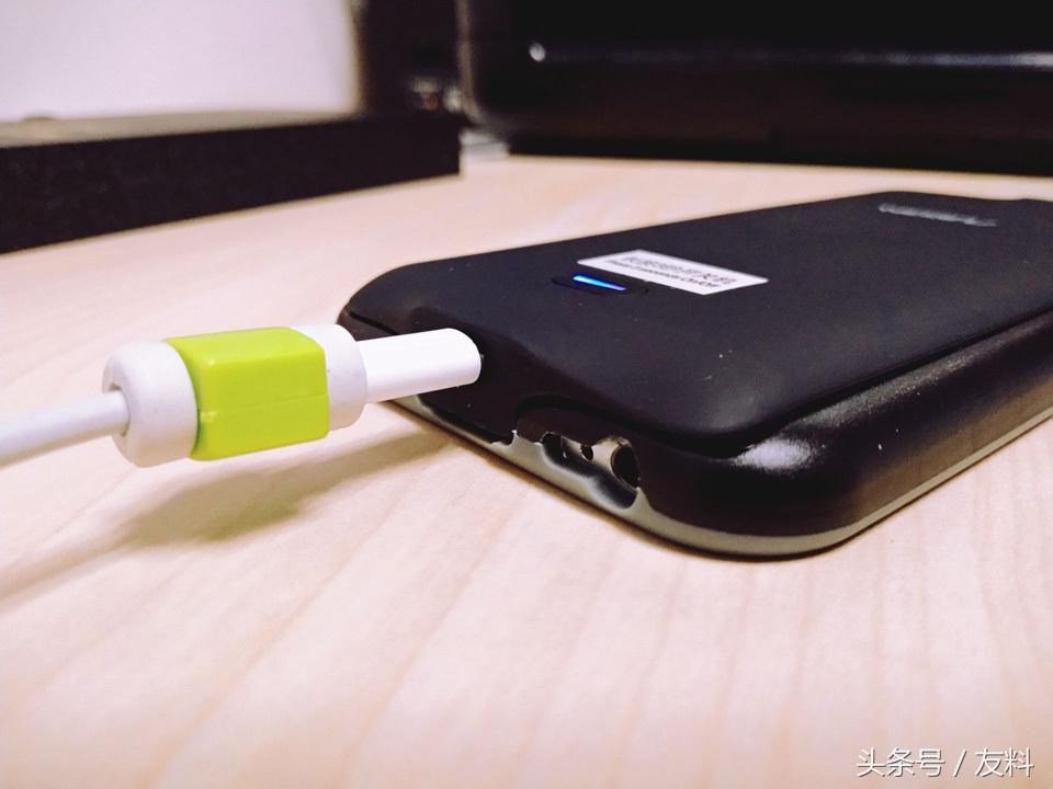 苹果手机背夹式充电宝测评,苹果背夹充电宝推荐评测