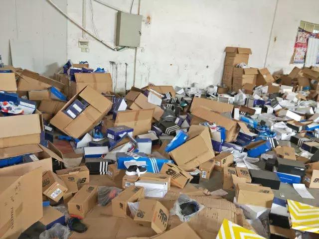 缃戝簵鍗栫殑鑰愬厠闃胯开鏄湡鐨勫悧,缃戜笂鍗栦綆浠风殑闃胯开鑰愬厠鏄鍝佸悧