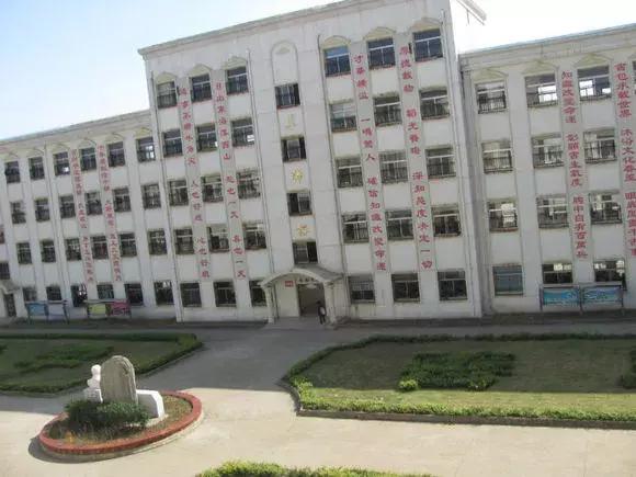 新建二中报道,江西省新建二中最新图片