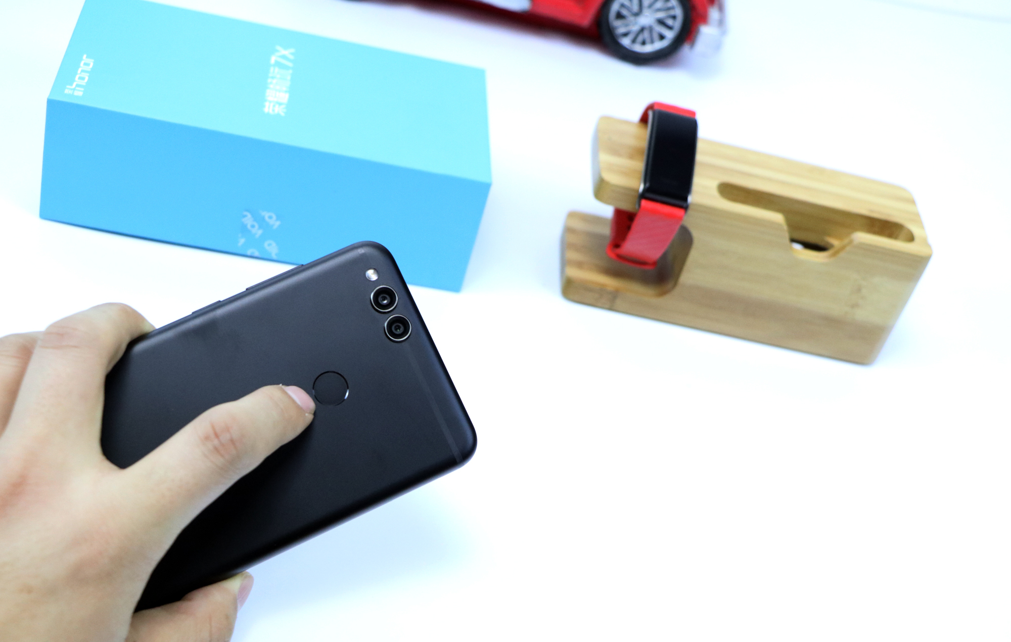 性能强悍千元机,荣耀7x对比畅玩7x