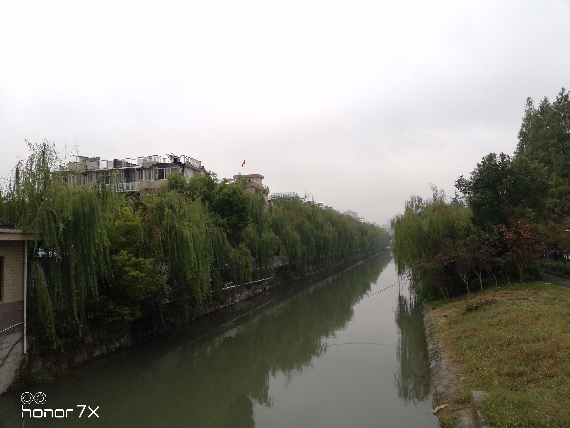 性能强悍千元机,荣耀7x对比畅玩7x